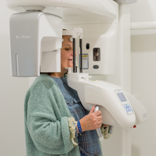 𝐓𝐀𝐂 𝟑𝐃: 𝐃𝐢𝐚𝐠𝐧ó𝐬𝐭𝐢𝐜𝐨 𝐂𝐨𝐦𝐩𝐥𝐞𝐭𝐨 𝐞 𝐏𝐫𝐞𝐜𝐢𝐬𝐨! Descubra a solução ideal para o seu tratamento com o exame de TAC 3D. Com imagens detalhadas em alta resolução, garantimos um diagnóstico mais preciso e personalizado, permitindo resultados rápidos e seguros. Agende o seu exame e veja o futuro da sua saúde bucal! 🦷✨